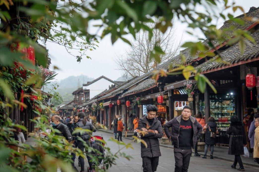 德国电影《生命的奇迹》（又名《奔跑吧艾米丽，男女主分别于几几年出生？游戏画面